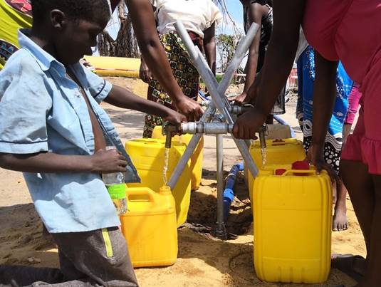Beira (Mozambico): prime distribuzioni di acqua trattata da impianti di sanificazione