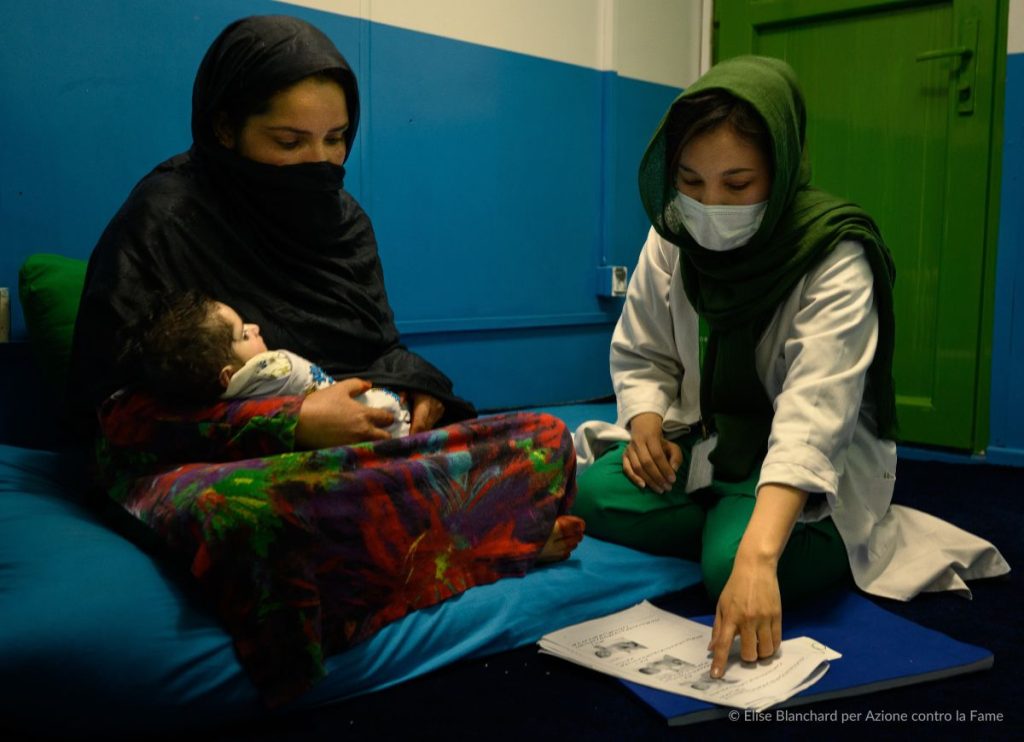 Kabul Oggi povertà e fame per donne e bambini