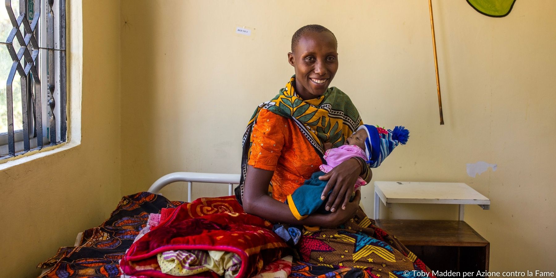 Donna in Tanzania con bambino che soffre di Malnutrizione