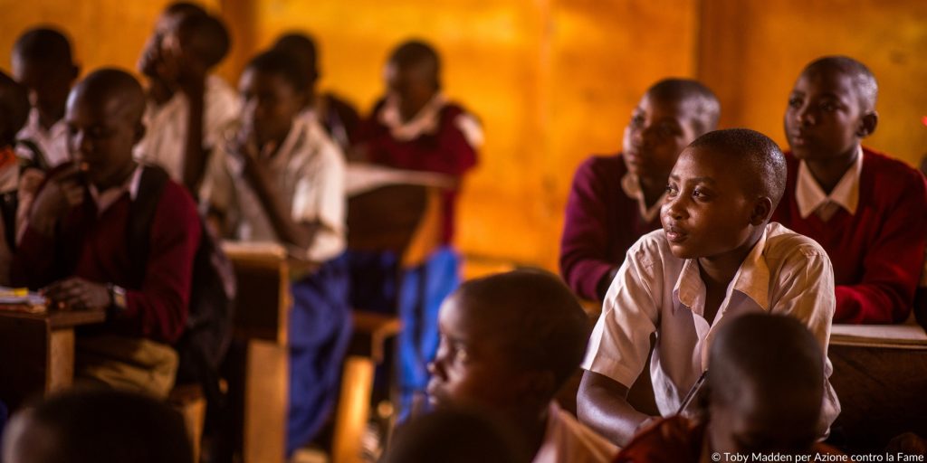 Classe di ragazze in Tanzania