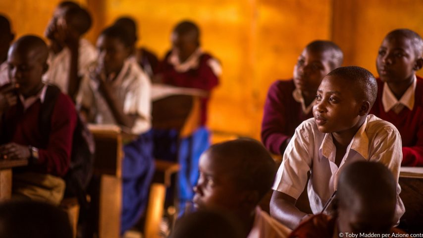 Classe di ragazze in Tanzania