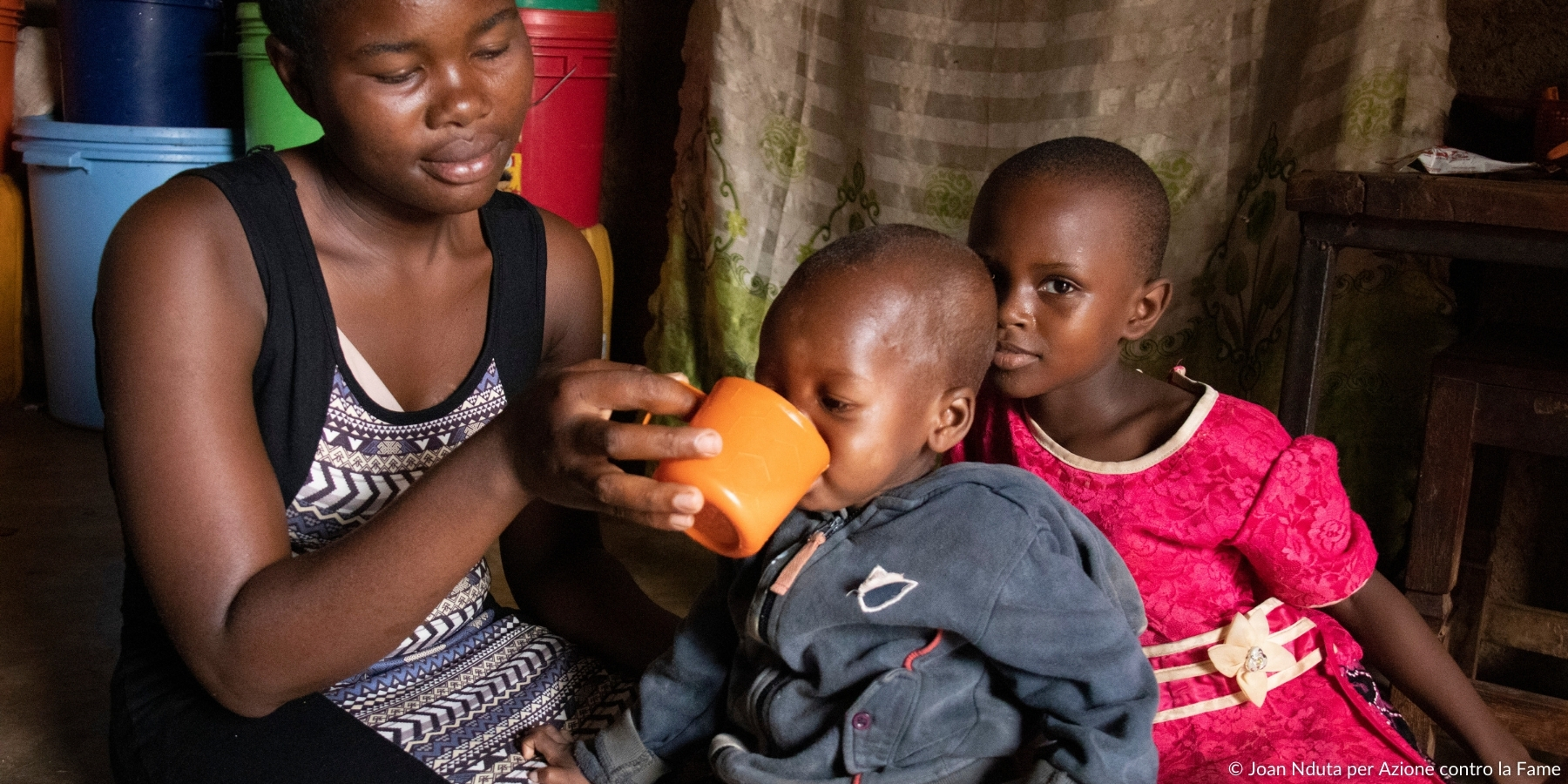 Mamma e bambini in Tanzania